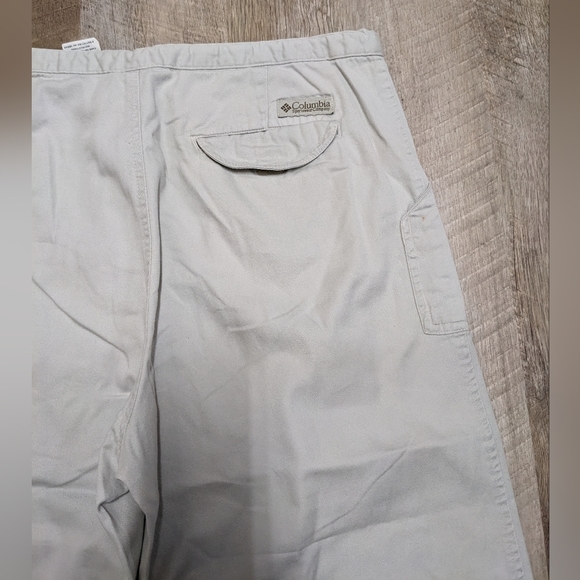 Columbia Light Khaki Cargo Capris Size Medium - Picture 7 of 11